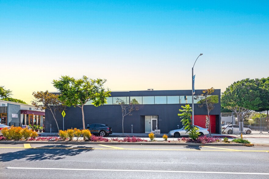 More Photos Of 2108-2116 Pico Blvd, Santa Monica Loft Creative Space For Sale