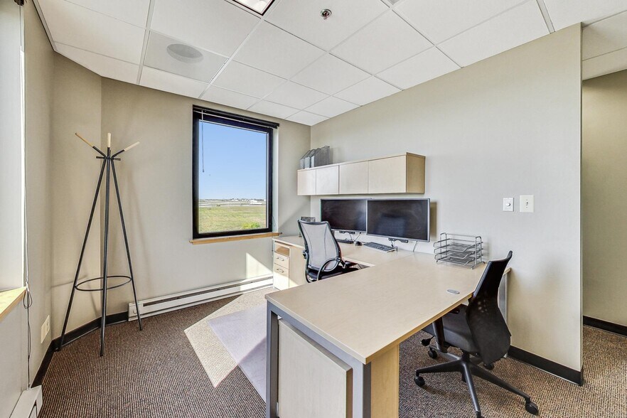 More Photos Of 10700 W Higgins Rd, Rosemont Loft Creative Space For Sale