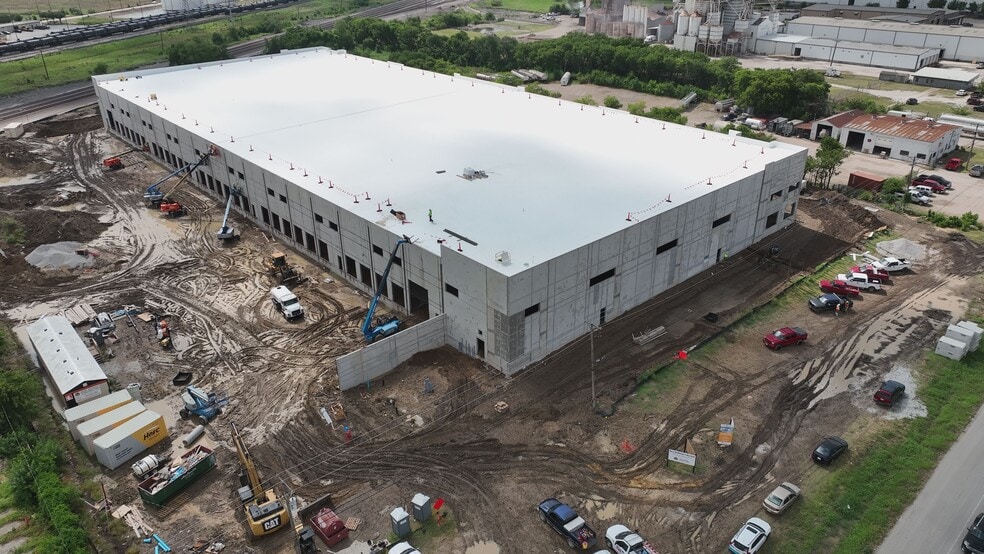 More Photos Of 5260 Blue Mound Rd, Fort Worth Industrial For Lease