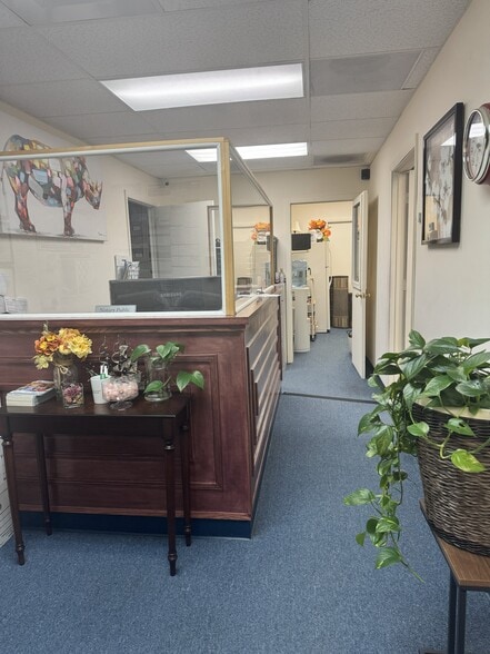 More Photos Of 19-21 Hazel Ter, Woodbridge Office For Lease