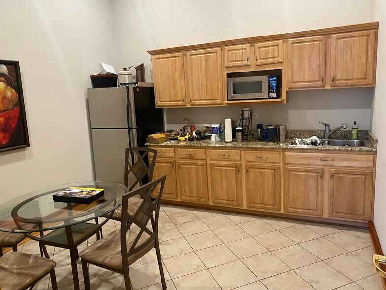 More Photos Of 399 Wall St, Glendale Heights Warehouse For Lease