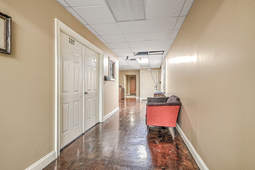 More Photos Of 220 Broad St, Kingsport Flex For Sale