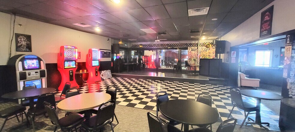 More Photos Of 118 E Jackson Ave, Iola General Retail For Sale