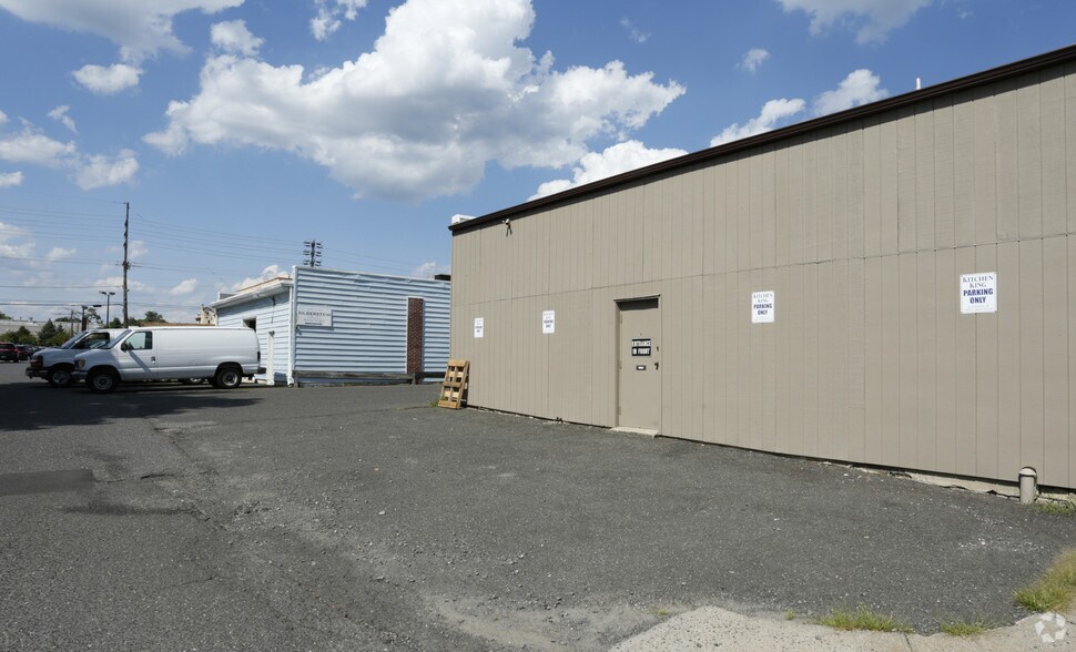 More Photos Of 432 Broad St, Shrewsbury Storefront For Lease