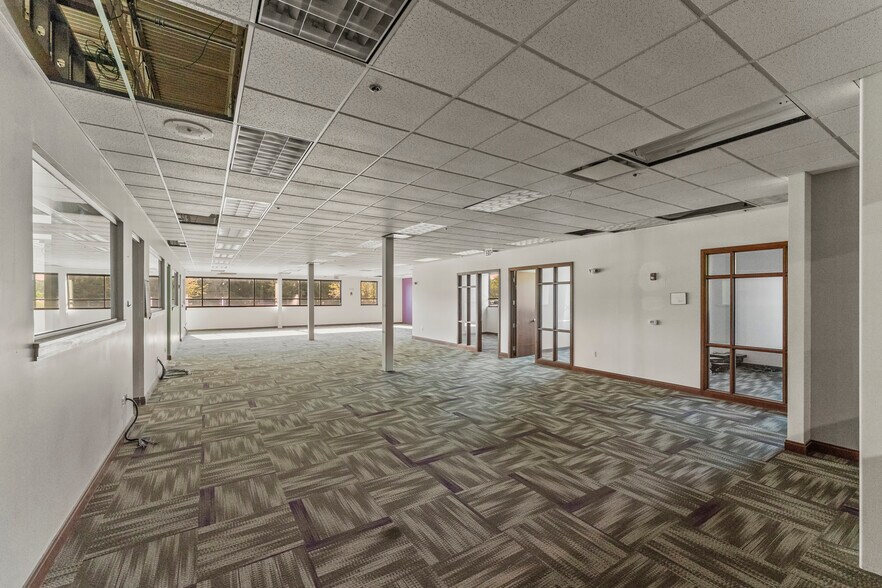 More Photos Of 470 Myles Standish Blvd, Taunton Office For Lease