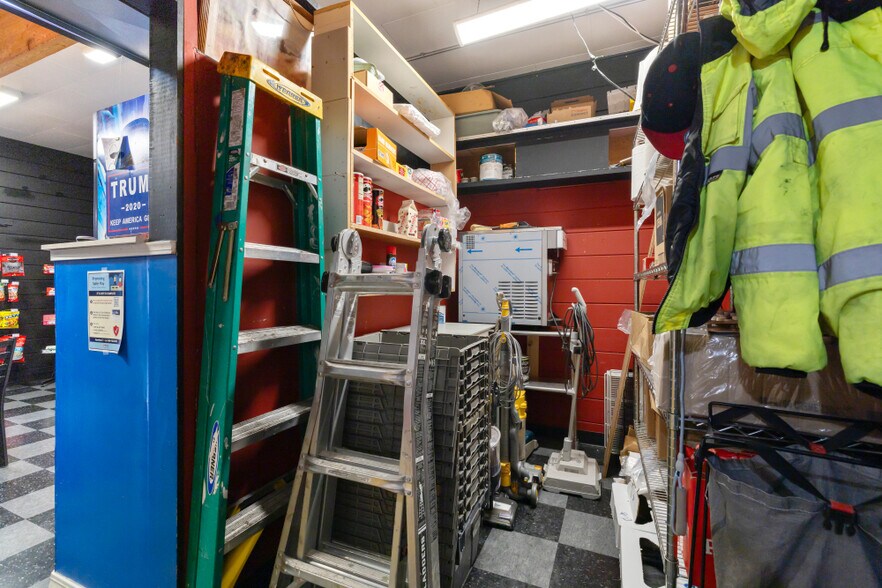 More Photos Of 1414 Oregon Ave, Klamath Falls Office For Sale