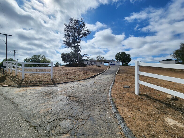 More Photos Of 1060 Crest View Rd, Vista Land For Sale