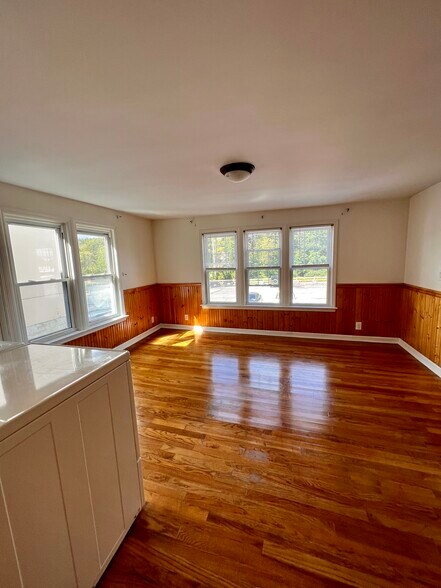 More Photos Of 44 Main St, Camden Restaurant For Sale