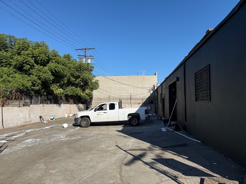 More Photos Of 6917-6919 Lankershim Blvd, North Hollywood Convenience Store For Lease