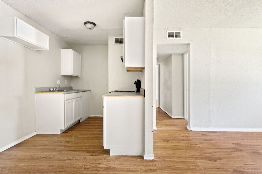 More Photos Of 7550 NW 10th St, Oklahoma City Apartments For Sale