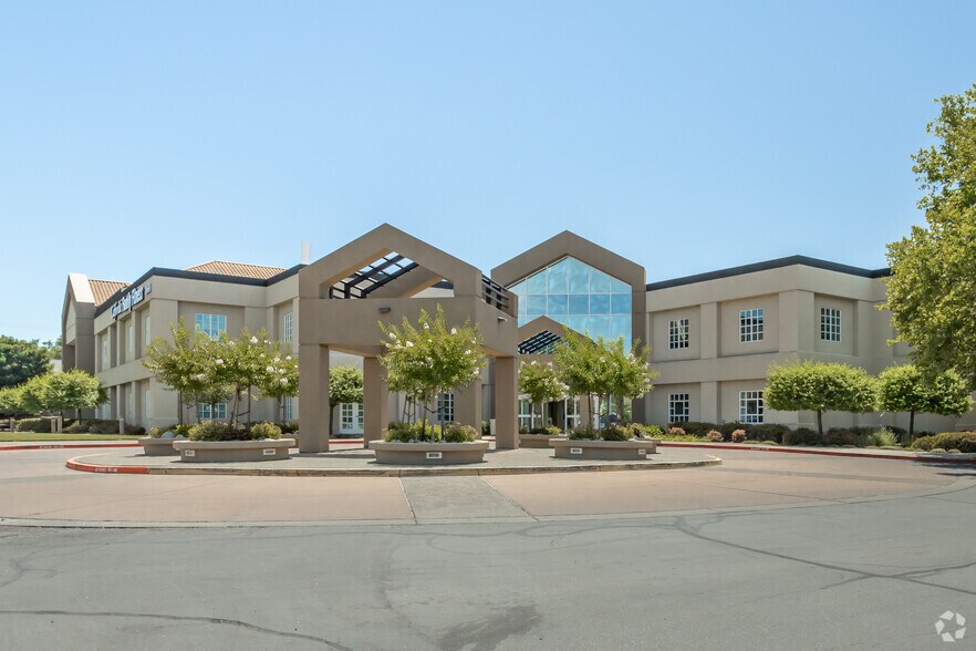 More Photos Of 8680 Greenback Ln, Orangevale Office For Lease