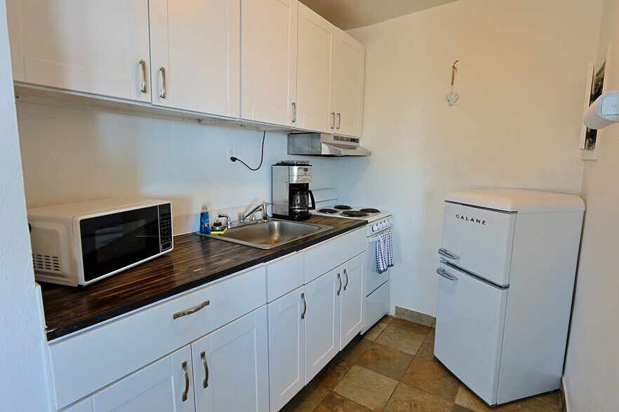 More Photos Of 754 SW Coast Hwy, Newport Hotel For Sale