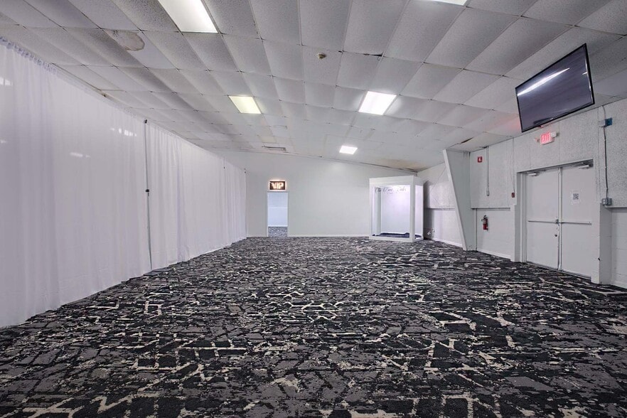 More Photos Of 227 E Mercury Blvd, Hampton General Retail For Sale