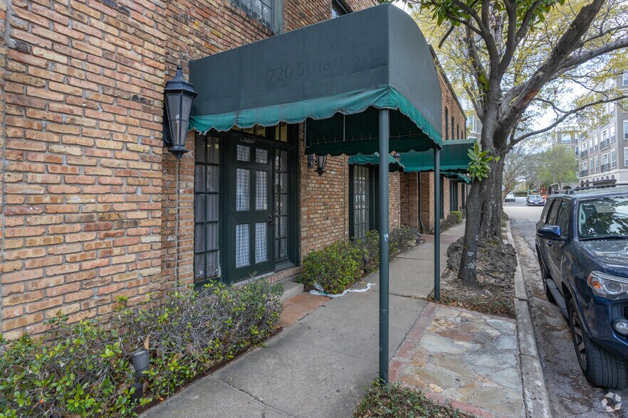 More Photos Of 3303 Louisiana St, Houston Loft Creative Space For Lease