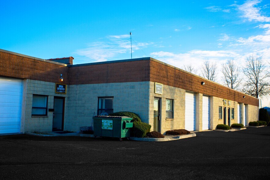More Photos Of 60 Corbin Ave, Bay Shore Warehouse For Lease