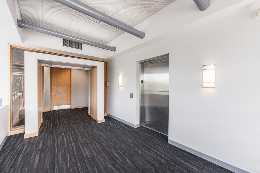 More Photos Of 290 Springfield Dr, Bloomingdale Medical For Lease