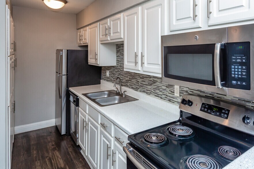 More Photos Of 2420 E Abram St, Arlington Apartments For Sale