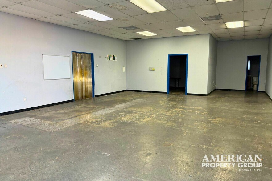 More Photos Of 4050 Middle Ave, Sarasota Warehouse For Lease