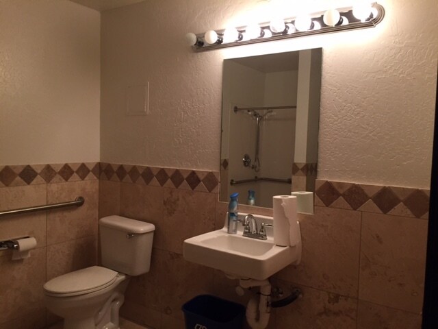 More Photos Of 7440 E Karen Dr, Scottsdale Service For Lease