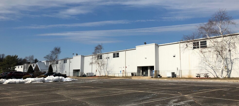 More Photos Of 169 Progress Dr, Manchester Manufacturing For Lease