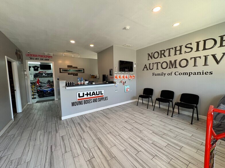 More Photos Of 817 E Tipton St, Seymour Flex For Sale