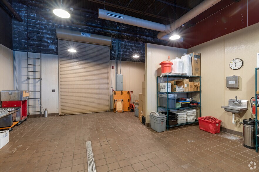 More Photos Of 1660 Fort St, Lincoln Park Bar For Sale