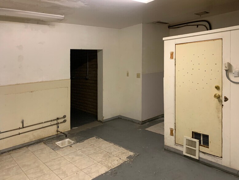 More Photos Of 170 N Main St, Florence Restaurant For Sale