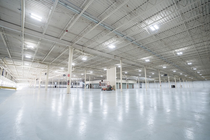 More Photos Of 100 Simplex Dr, Westminster Distribution For Lease