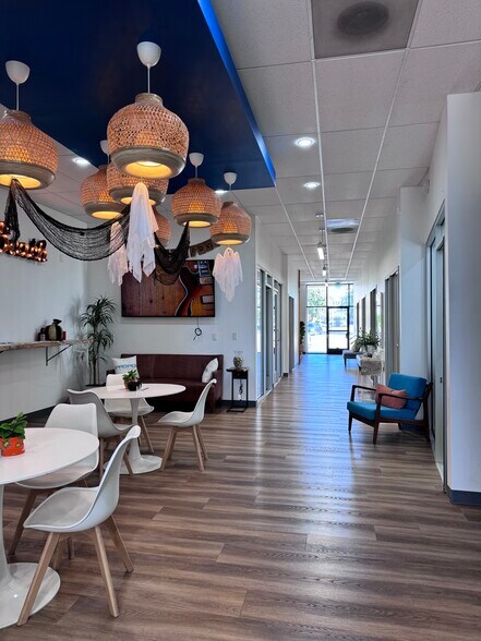More Photos Of 2135-2141 Bellflower Blvd, Long Beach Storefront For Lease