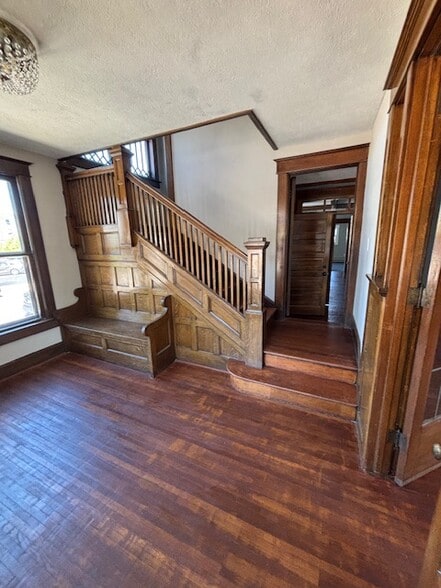 More Photos Of 802 Columbia St, Lafayette Office Residential For Sale