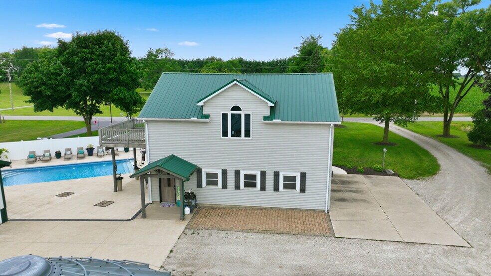 More Photos Of 5920 N 200 E, Leesburg Hospitality For Sale