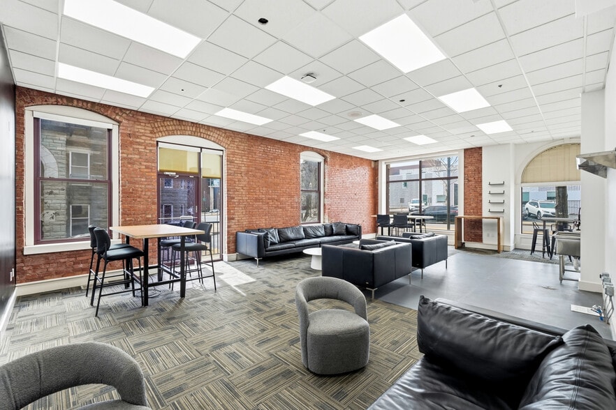 More Photos Of 2 N College Ave, Fayetteville Office For Lease