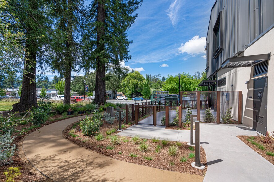More Photos Of 160 Healdsburg Ave, Healdsburg General Retail For Lease