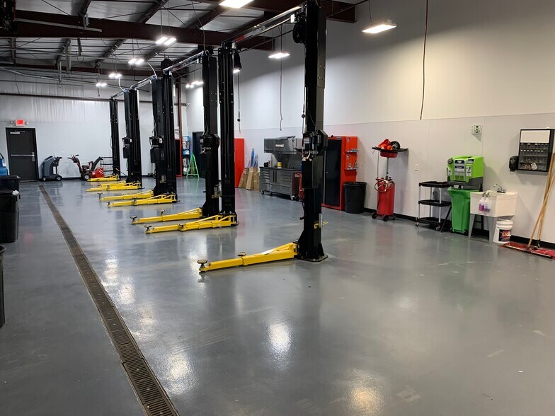 More Photos Of 9269 Park East Ct, Fishers Auto Dealership For Sale