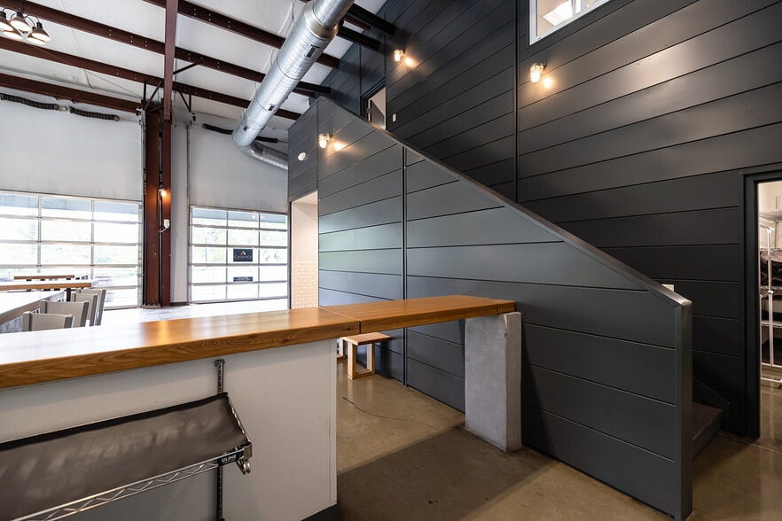 More Photos Of 110 Greenfield St, Wilmington General Retail For Sale