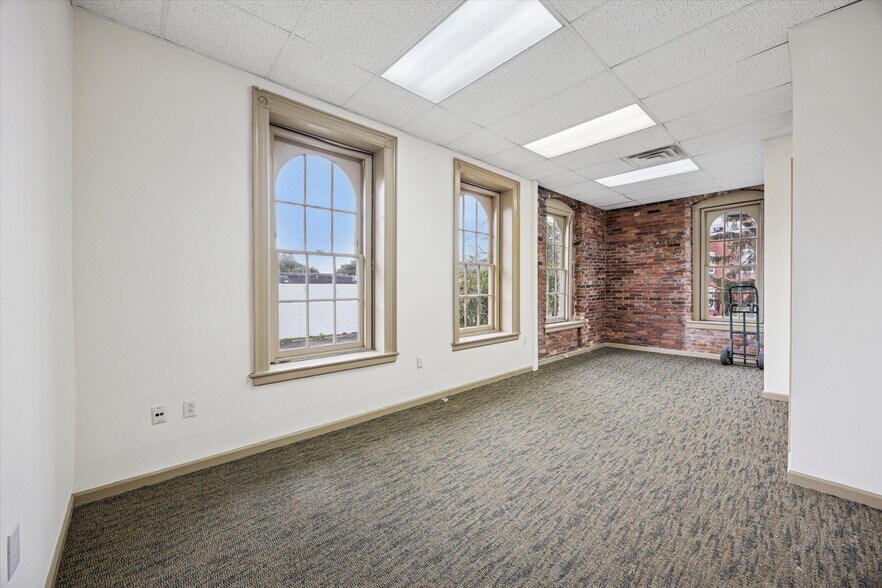 More Photos Of 300 Pond St, Bristol Office For Sale