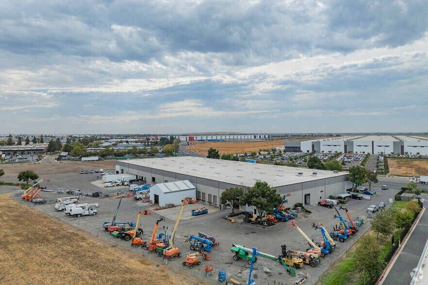 More Photos Of 2610 Lycoming St, Stockton Warehouse For Lease