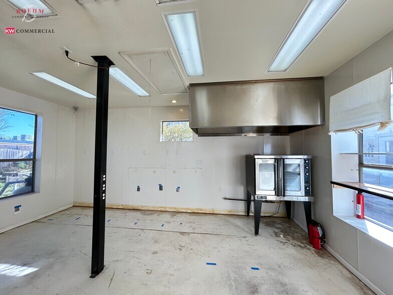 More Photos Of 626 High St, Comfort Storefront For Sale