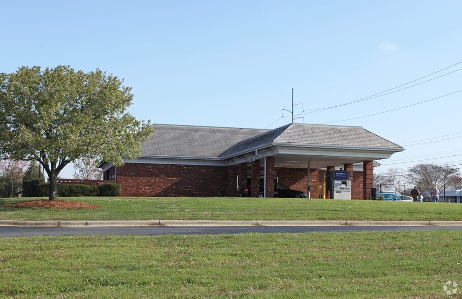 More Photos Of 2200 Westchester Dr, High Point Unknown For Lease