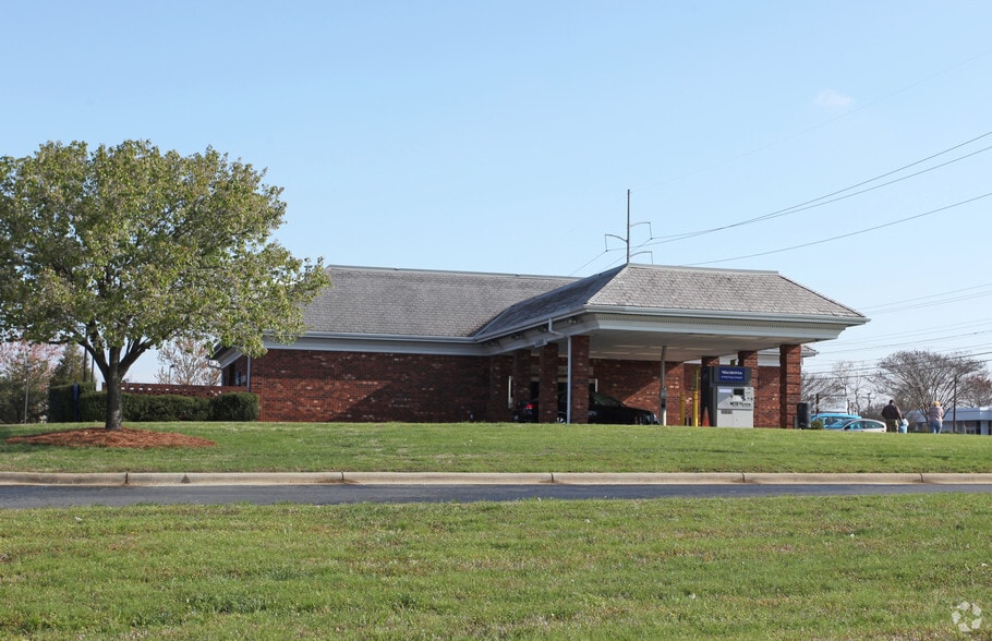 More Photos Of 2200 Westchester Dr, High Point Unknown For Lease