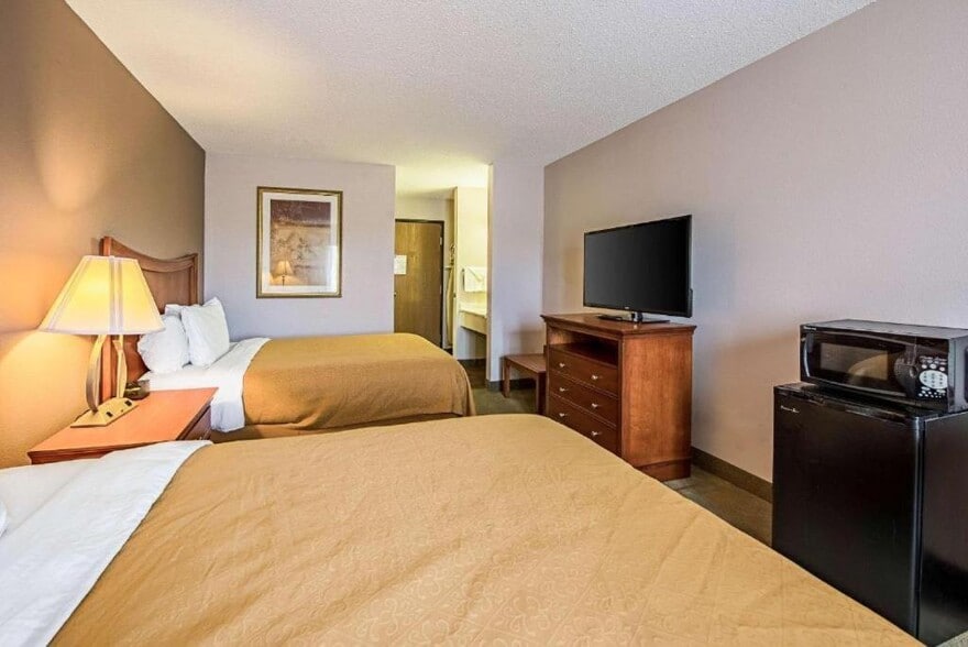 More Photos Of 2820 Hotel Ave, Huntington Hospitality For Sale