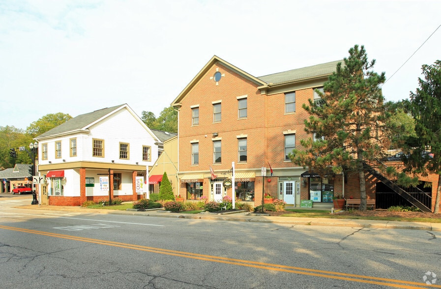 More Photos Of 100 N Main St, Chagrin Falls Unknown For Lease