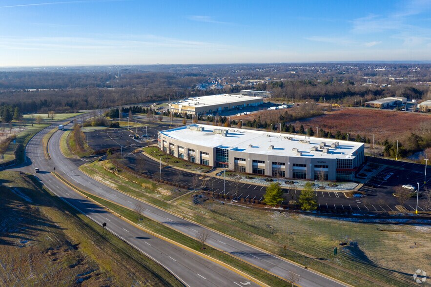 More Photos Of 2700 Blankenbaker Pky, Louisville Office For Lease