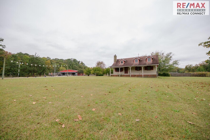 More Photos Of 17466 Benns Church Blvd, Smithfield Freestanding For Sale
