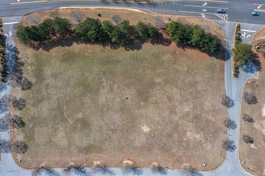 More Photos Of 1045 Commerce Dr, Greensboro Land For Sale