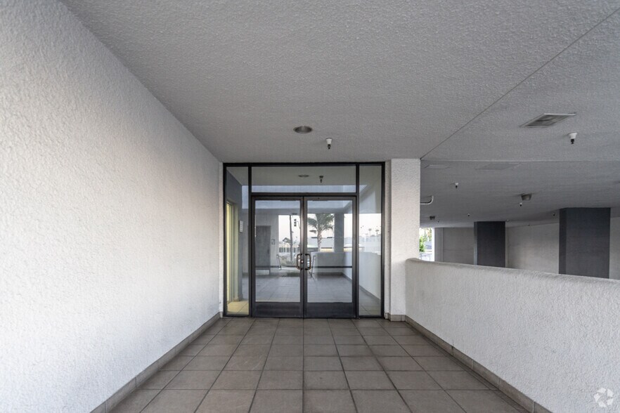 More Photos Of 5155 W Rosecrans Ave, Hawthorne Loft Creative Space For Sale