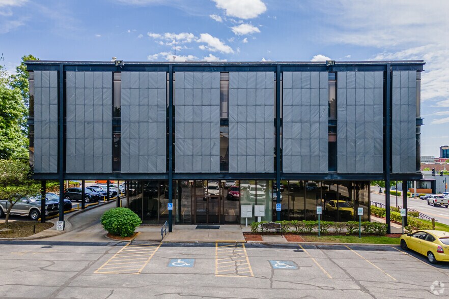More Photos Of 300 N College Ave, Fayetteville Office For Lease