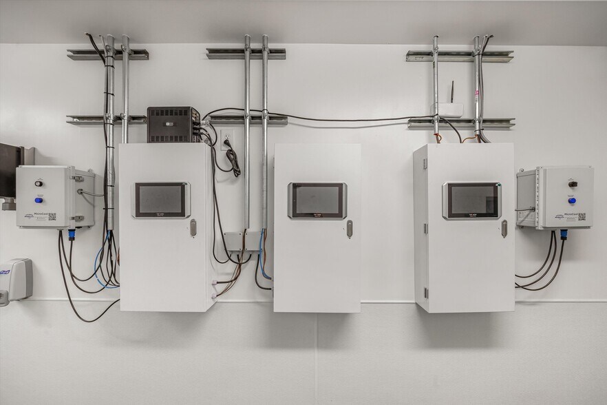 More Photos Of 44211 Yucca Ave, Lancaster Warehouse For Sale