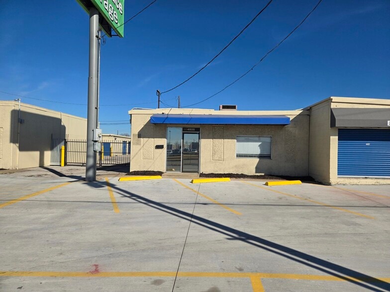 More Photos Of 4417 Forest Ln, Garland Self Storage For Lease