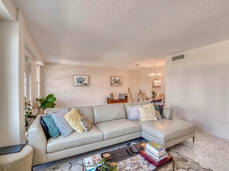 More Photos Of 3475 S Ocean Blvd, Palm Beach Apartments For Sale